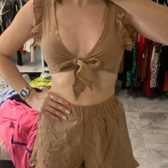 Frill trim tie front crop top and shorts set - Picture 2 of 3